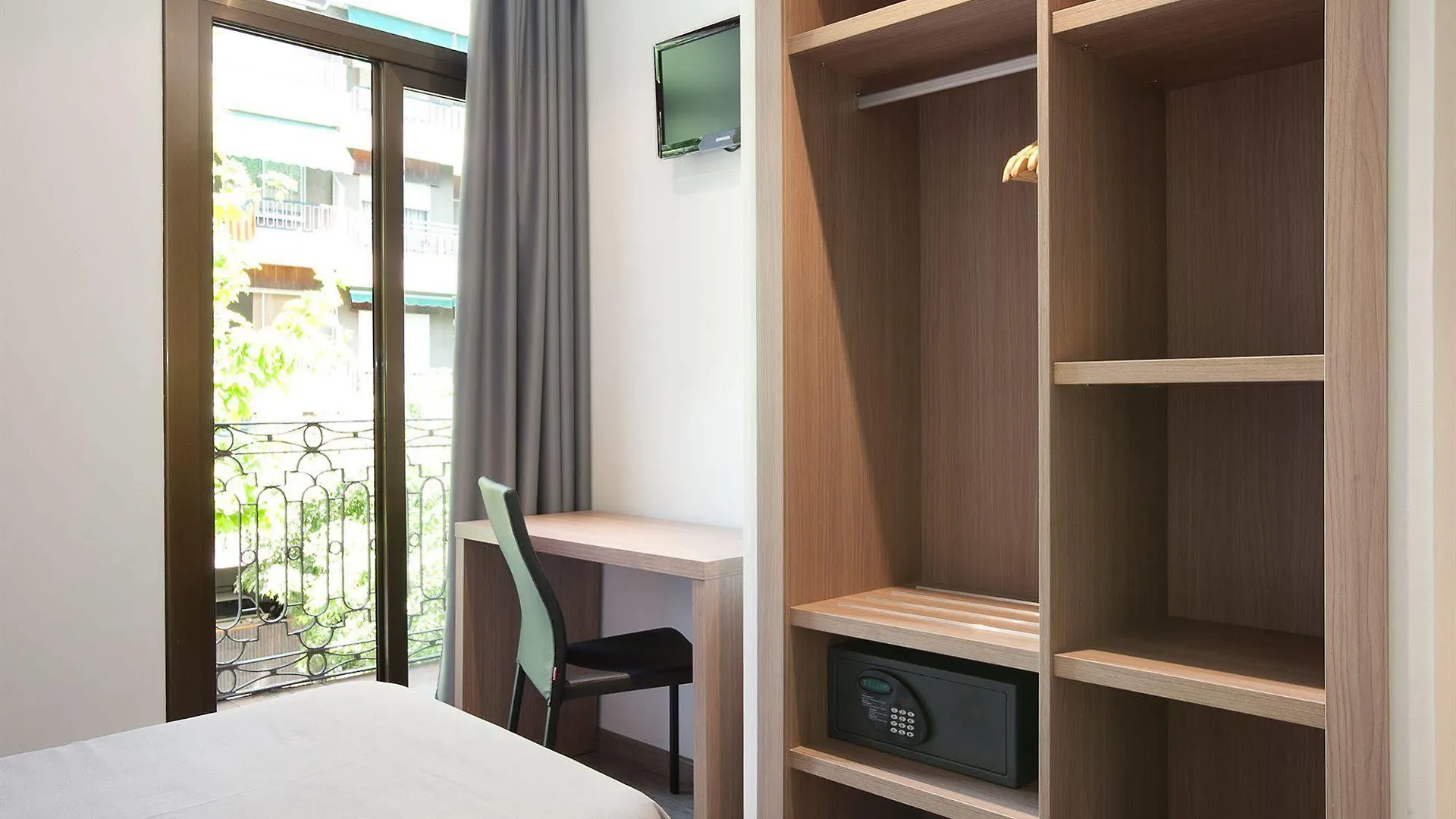 Hostal Centric Barcelona Guest house