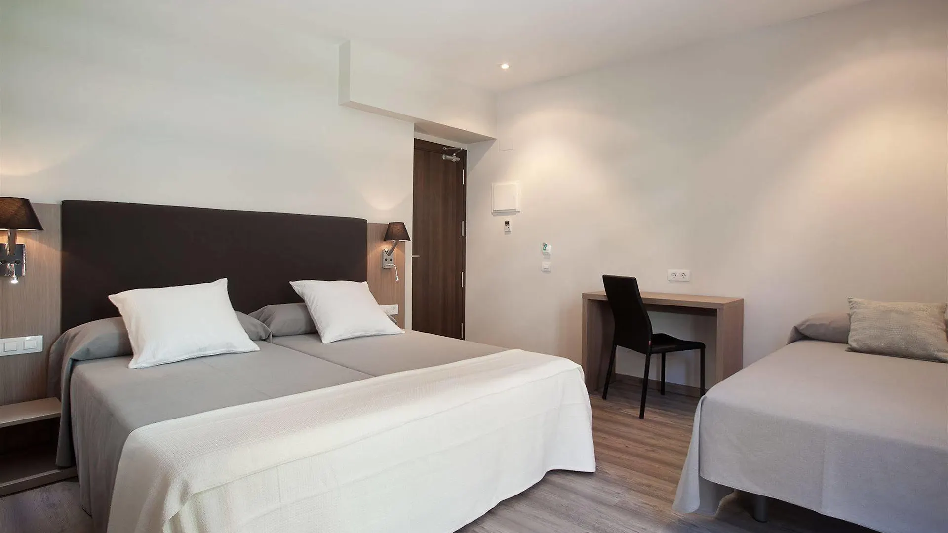 Hostal Centric Barcelona Guest house